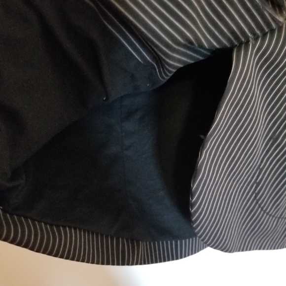 Theory coat in Excellent Used Condition. Size 4. - Picture 6 of 7